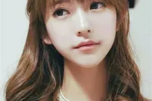 知名男星被曝新恋情与神秘美女挽手出游和蒋欣的13年终成过去