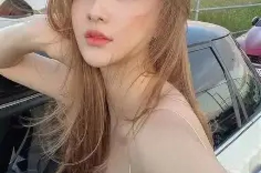 娱乐头条：明星八卦大揭秘从喜剧之王新片到嘎嘎小生夜店狂欢