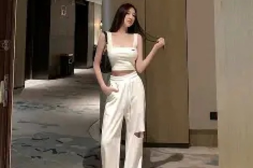 佟丽娅腰间的蝴蝶结大揭秘！网友：这是准备变身“蝴蝶结女王”啊