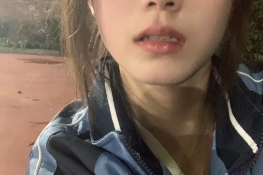 秦俊杰新恋情曝光小5岁“谋女郎”特粘人主动搂脖撒娇回爱巢
